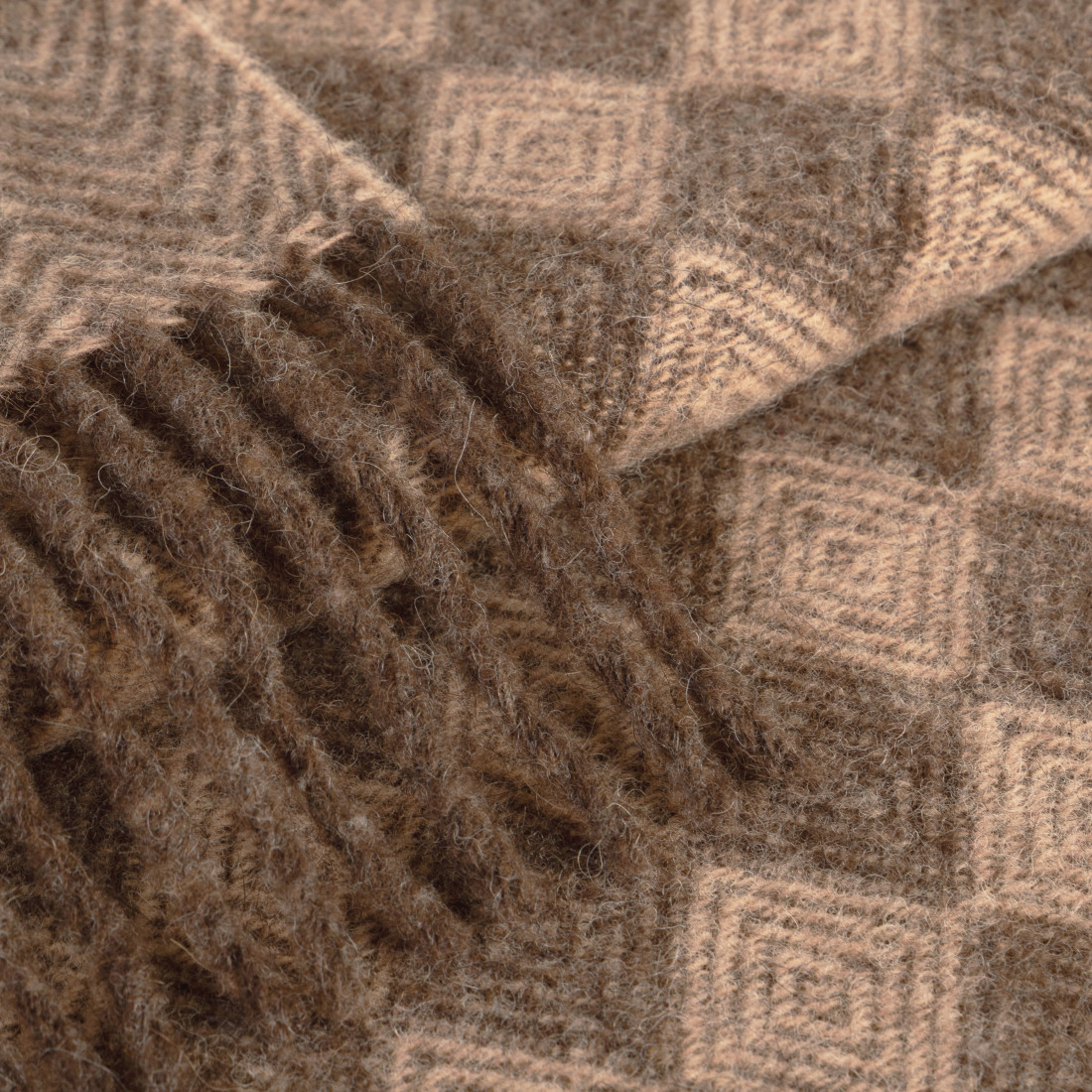 Virgin wool blanket with diamond pattern · 2